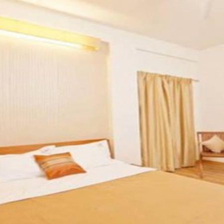 Hotel Holiday Home Бангалор Экстерьер фото
