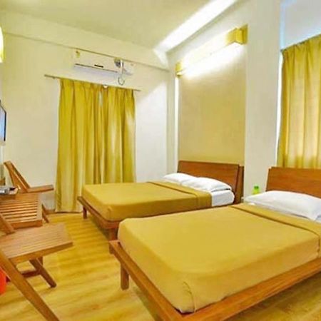 Hotel Holiday Home Бангалор Экстерьер фото