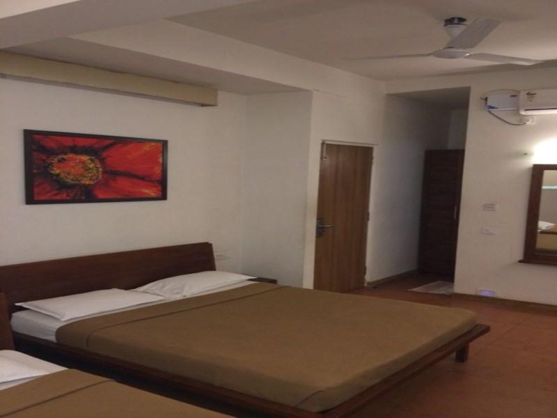 Hotel Holiday Home Бангалор Экстерьер фото