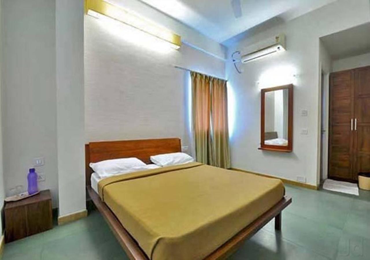 Hotel Holiday Home Бангалор Экстерьер фото