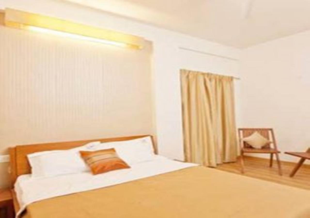 Hotel Holiday Home Бангалор Экстерьер фото