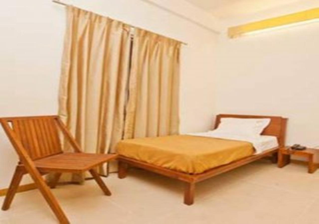 Hotel Holiday Home Бангалор Экстерьер фото