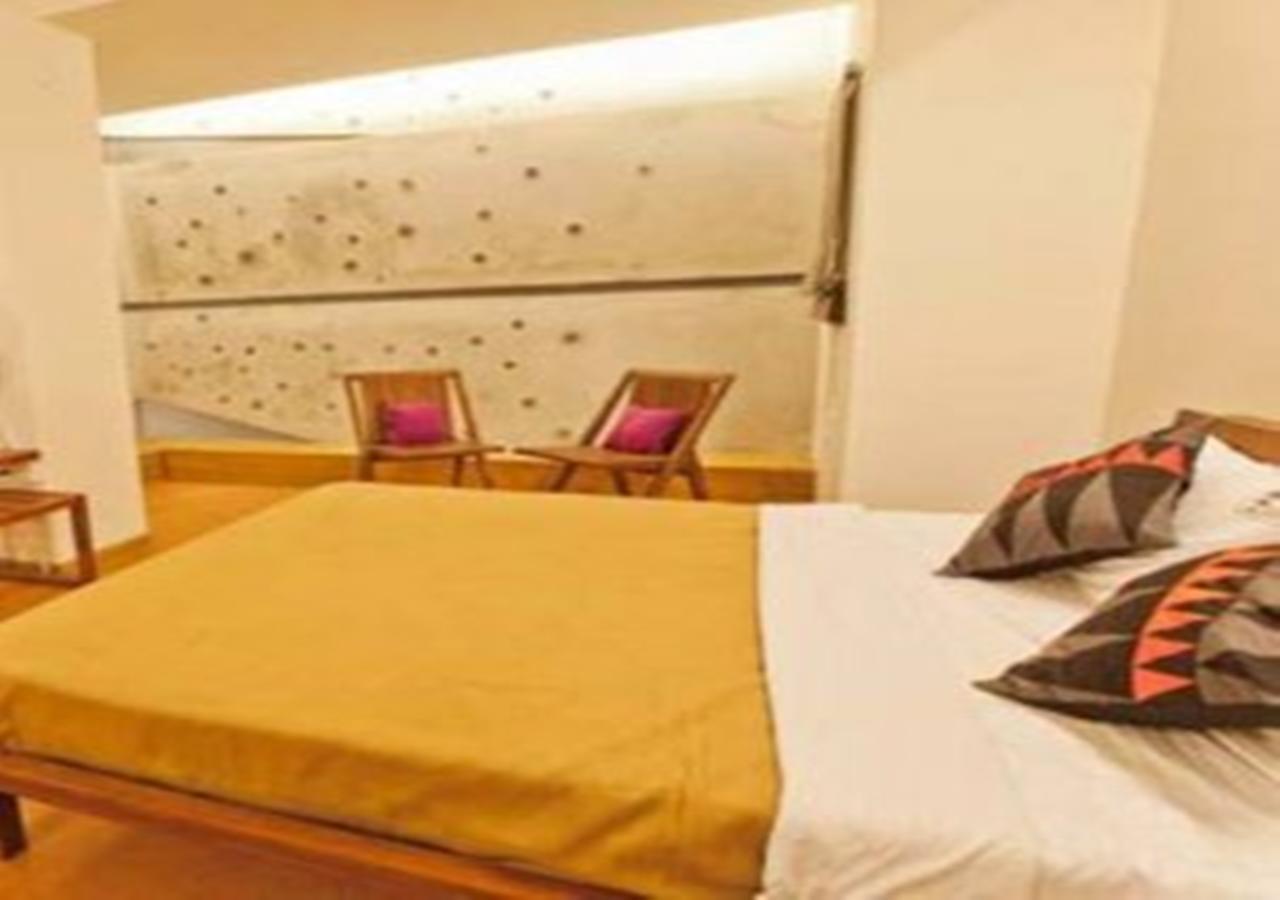 Hotel Holiday Home Бангалор Экстерьер фото