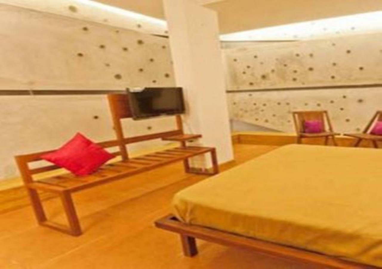Hotel Holiday Home Бангалор Экстерьер фото