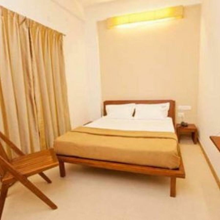 Hotel Holiday Home Бангалор Экстерьер фото